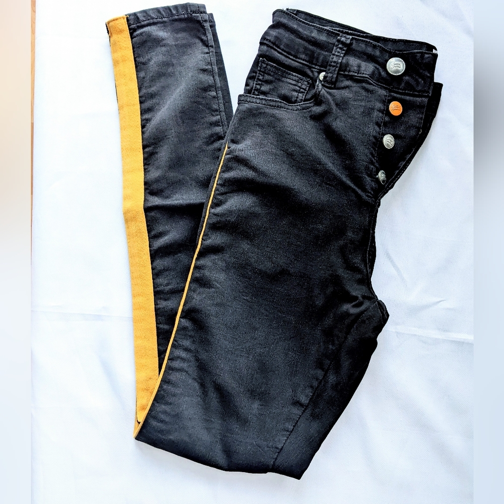 Black + Yellow Stripe, 5 Pckt, Skinny Jeans w stretch. Sz 28.